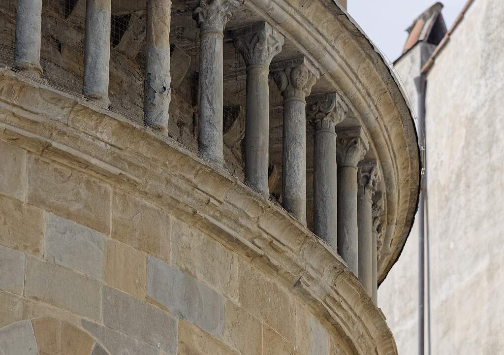 IT-Arezzo-Santa_Maria_della_Pieve-E6D_2015-08-23_6498_0001.jpg