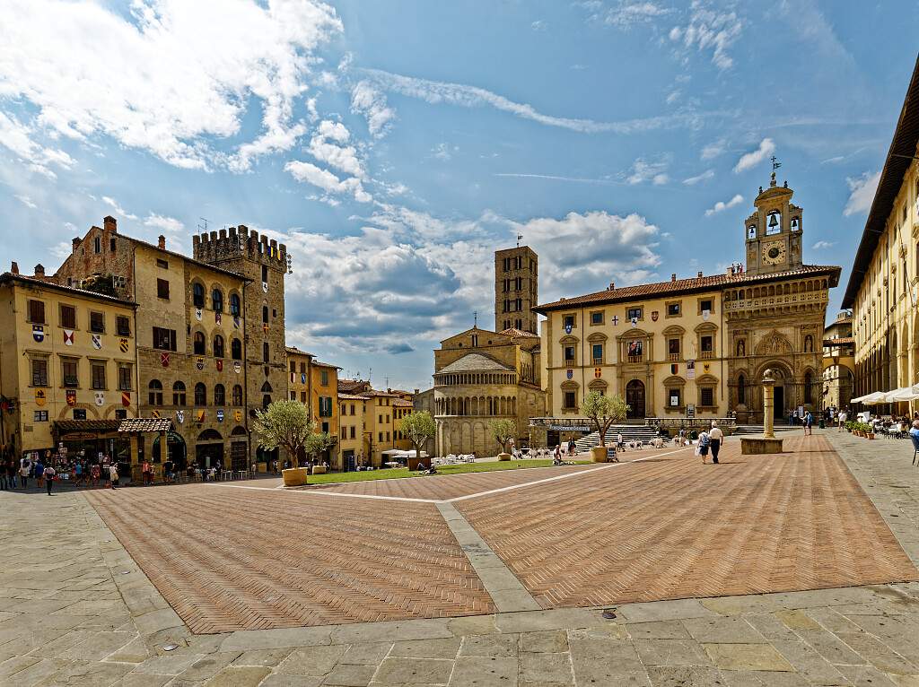 IT-Arezzo-Santa_Maria_della_Pieve-E6D_2015-08-23_6520_0001.jpg