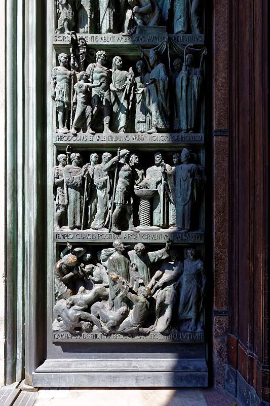 IT-Milano-Cattedrale-E6D_2016-08-13_9122_0001.jpg