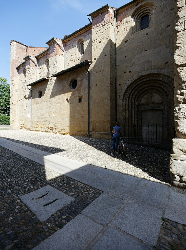 IT-Pavia-San_Michele_Maggiore-E6D_2016-08-15_9677.jpg