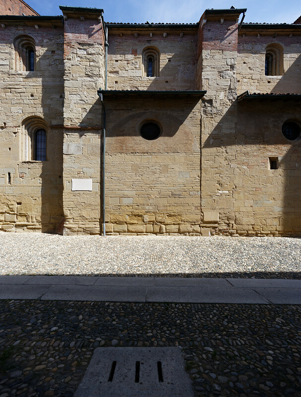 IT-Pavia-San_Michele_Maggiore-E6D_2016-08-15_9680.jpg