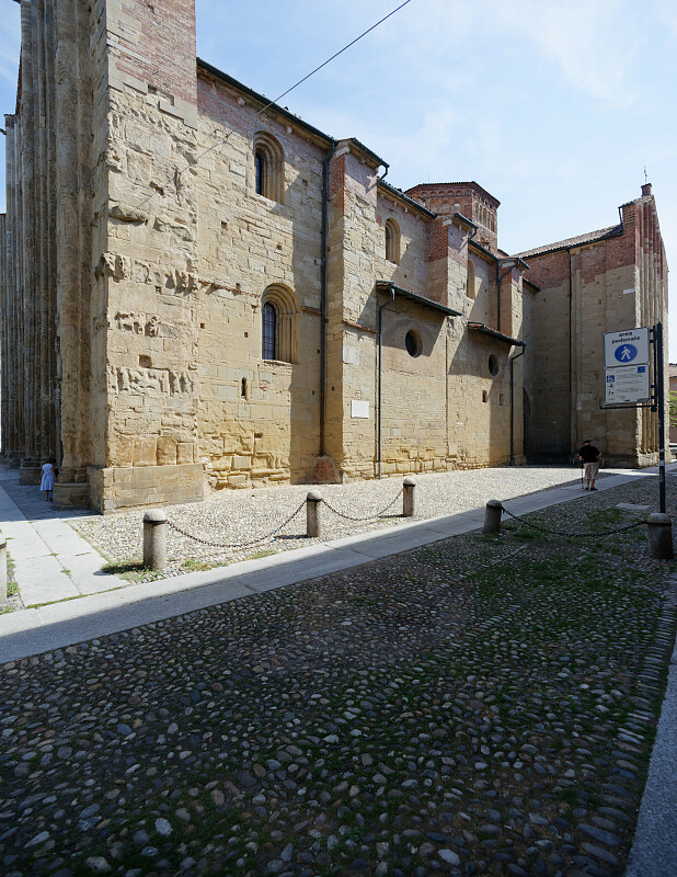 IT-Pavia-San_Michele_Maggiore-E6D_2016-08-15_9682.jpg