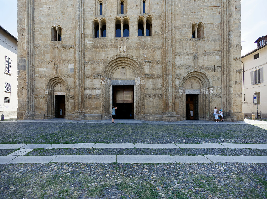 IT-Pavia-San_Michele_Maggiore-E6D_2016-08-15_9685.jpg