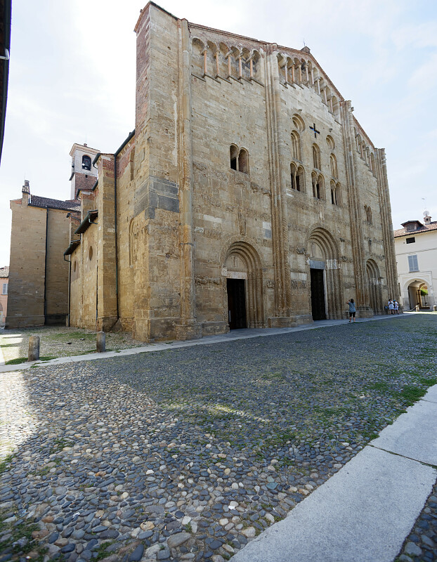 IT-Pavia-San_Michele_Maggiore-E6D_2016-08-15_9688.jpg