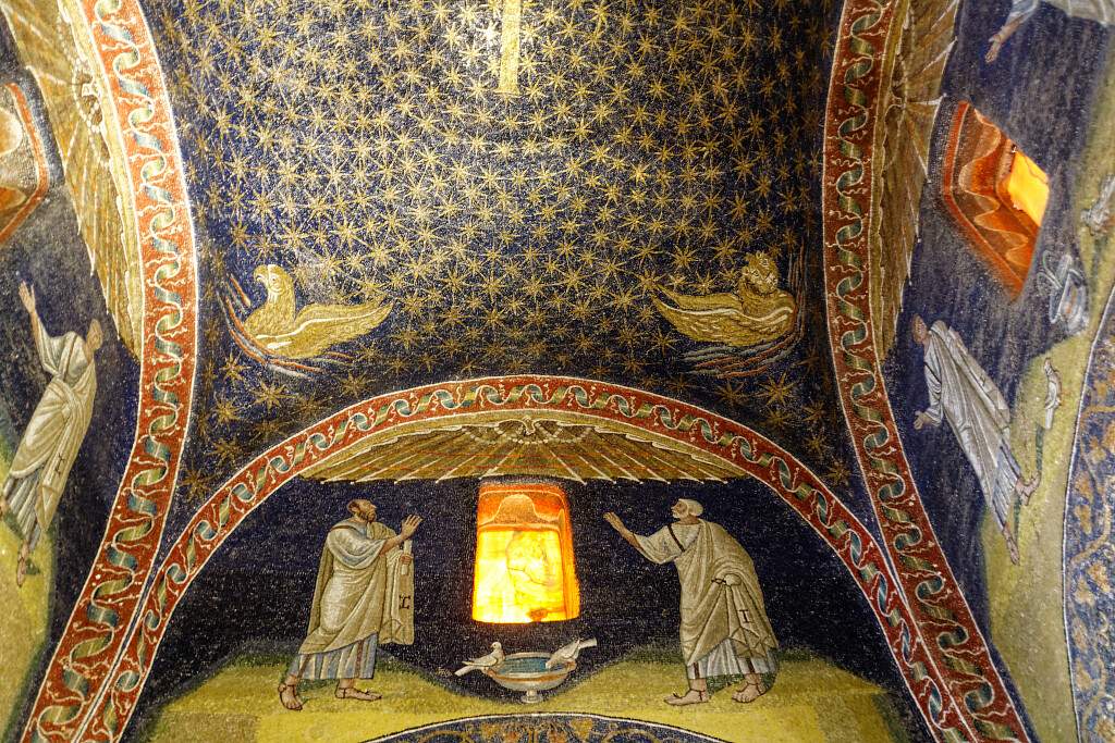 IT-Ravenna-Galla_placidia-E5D_2014-08-18_4130_0001.jpg
