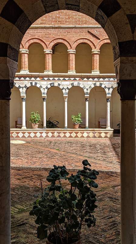 IT-Torri-00100lPORTRAIT_00100_BURST20190812111432134_COVER_DxO.jpg
