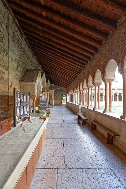 IT-Verona-SanZeno-E6D_2015-08-21_6122.jpg