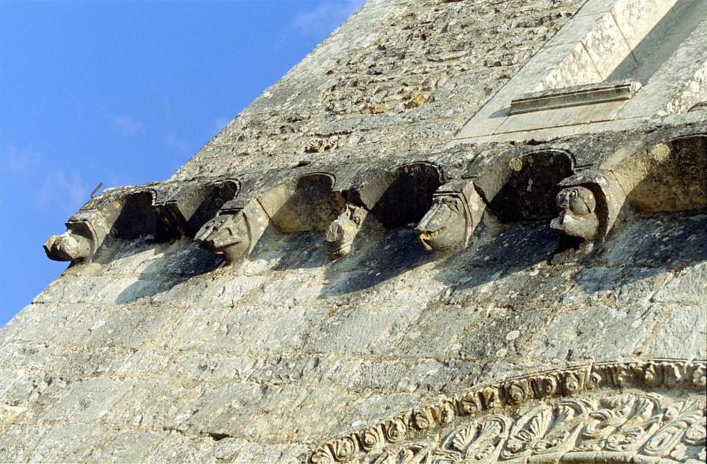 Notre Dame de Genouillé