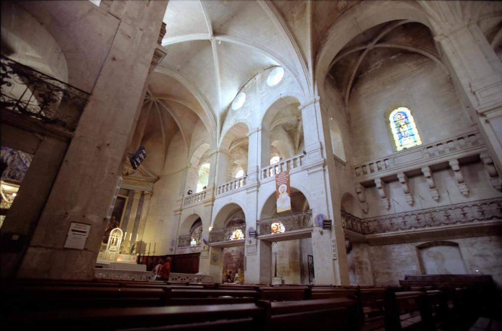 Uzes-7627-0002.jpg
